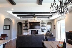 Picturesque Rosemary Retreat (581)