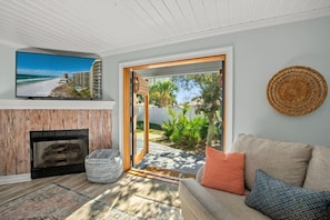 Alternative view of the living room with French doors