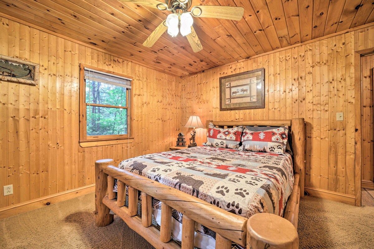 Cozy Lake Toxaway Escape w/ Deck, Fire Pit & Grill