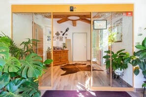 Entrance / Reception