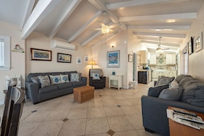 346S - Living Room to Kitchen