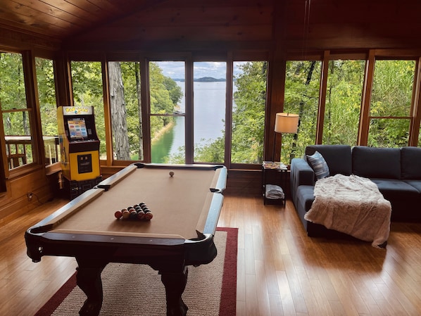 Spielezimmer