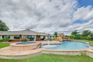 Ranch House
Very nice pool w/ waterfall and slide and
attached spa