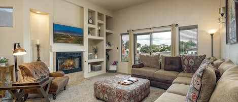 Welcome to Casa Sonoma, a refreshing retreat centrally located in Sonoma Ranch