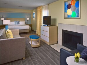 Unit w/ Comfortable bed

Exact unit will be assigned upon arrival. Views, colors and decor may vary.