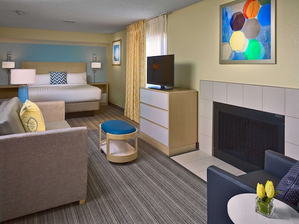 Unit w/ Comfortable bed
Exact unit will be assigned upon arrival. Views, colors and decor may vary.