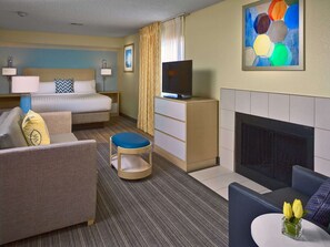 Unit w/ Comfortable bed

Exact unit will be assigned upon arrival. Views, colors and decor may vary.