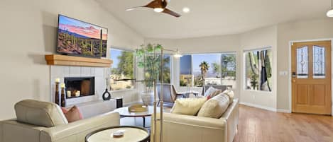 Living room with mountain views of Four Peaks!