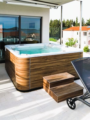 Jacuzzi