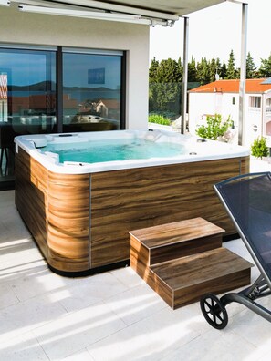 Jacuzzi