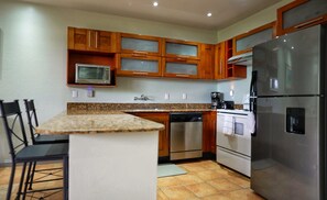 Fully equipped kitchen includes a dishwasher!