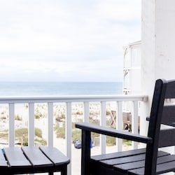 3rd Floor Front Balcony, overlooking 11th Place Beach Access
