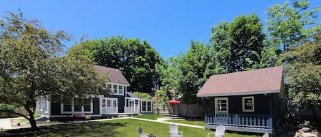 Tiny house for glamping!  Sleeps 2 and fire pit!