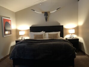 3rd bedroom with king bed 