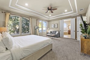 [Master bedroom] Lounging area