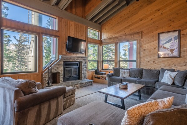 Living Room, Flatscreen TV, Wood-Burning Fireplace