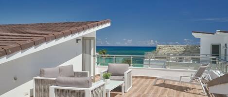 Enjoy your private sun deck with wonderful ocean views