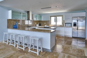 Fully equipped chef's kitchen