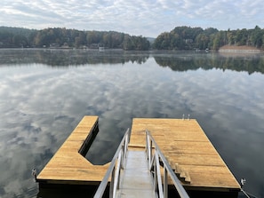 Private dock with quick boat ride to Bear Creek Marina