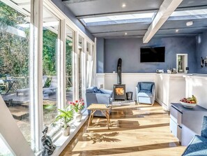 Living area | The Berm - Eco Retreats, Capel Isaac