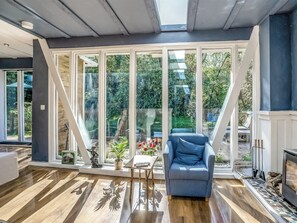 Living area | The Berm - Eco Retreats, Capel Isaac