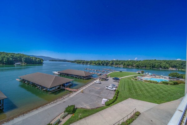 A Reel Good Time – Mariners Landing condo with lake/mountain views, pools & gym