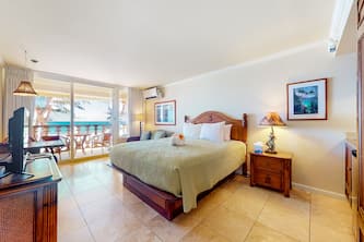 Top-floor beach condo with sweeping oceanfront views - steps to pool & hot tub