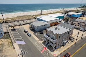 Location!! Only a few footsteps to the beach & boardwalk