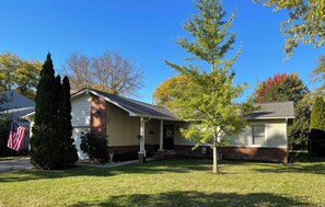 Ann Arbor’s Premiere Ranch on quiet tree-lined street 1.7 miles to The Big House