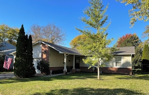 Ann Arbor’s Premiere Ranch on quiet tree-lined street 1.7 miles to The Big House