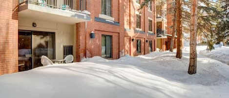 View of condo from courtyard pathway