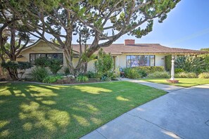 Home Exterior | 3,266 Sq Ft | Ping Pong Table