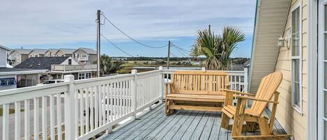 Surf City Vacation Rental | Studio | 1BA | 500 Sq Ft | Stairs Required