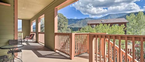 Pine Mountain Club Vacation Rental | 3BR | 2BA | 2,700 Sq Ft | 1 Exterior Stair