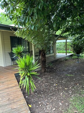Sit on front deck & relax or choice of back deck