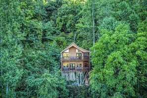 Two decks to enjoy the views are better than one!
