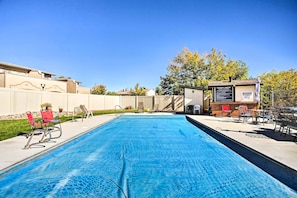 Community Amenities | Outdoor Pool