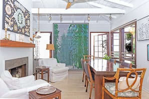 Living room/ dining room