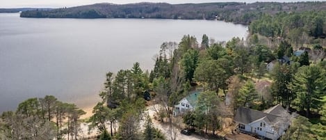 Modern cottage on Dwight Beach, Lake of Bays