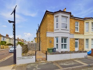 Seaside Cottage, 2 Bedroom Holiday Home 