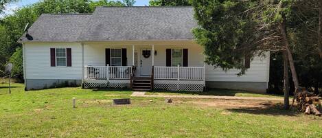 Front of the house facing the property entrance.