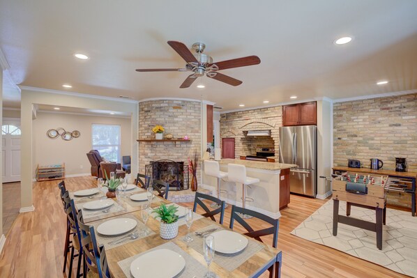 A cozy overview of our airy and bright living space! 