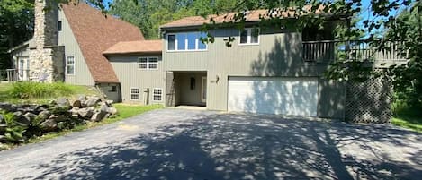 Driveway with plenty of private parking and access to 2 car garage