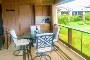 Lanai with wet bar