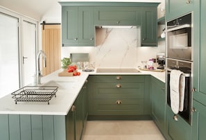 Woodland Retreat, Staffordshire: Contemporary, well-equipped kitchen