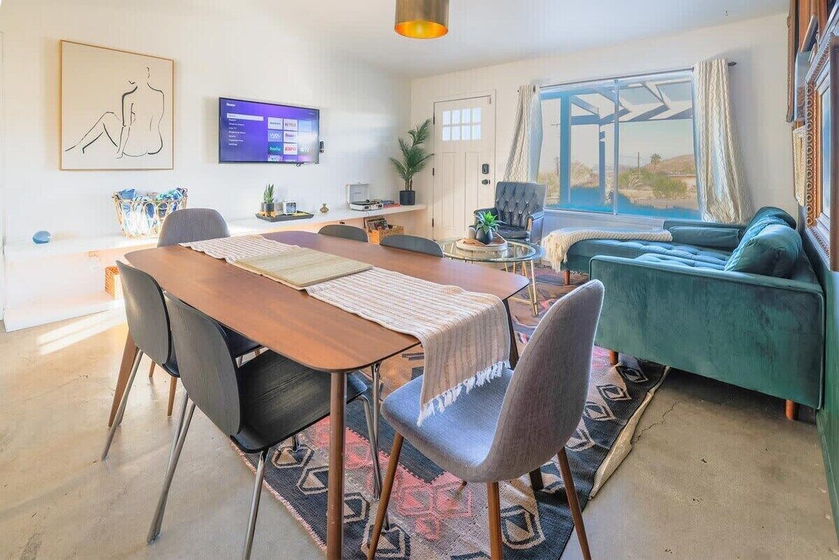 Joshua Tree Oasis Private Pool, Fire Pit & Hot Tub