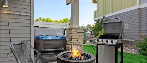 Deck with a Fire Pit, Grill and Hot Tub!