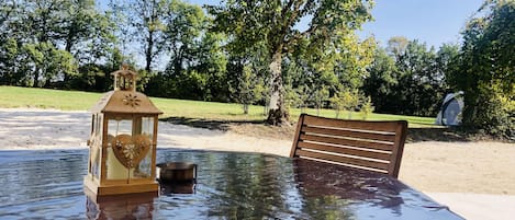 Terrasse vue sur les chênes 