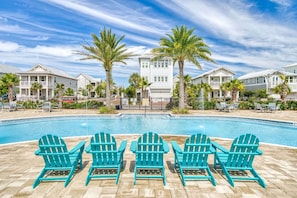 Prominence features two community pools