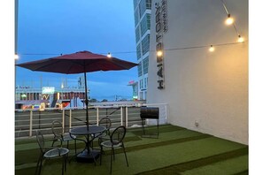 Outdoor Garden with bbq grill
